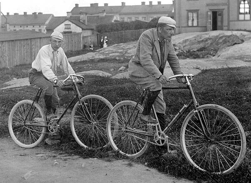 Leonard Johansson på Humber cykel